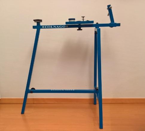 "The ideal choice for those who are looking for a simple and practical workstand. "